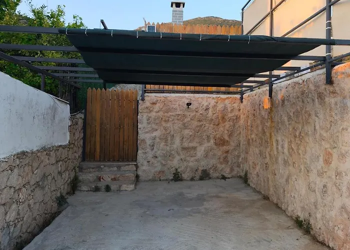 Sarp Kalkan Vila *